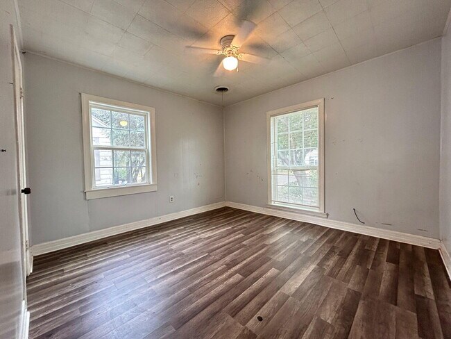 Building Photo - 2410 26th St