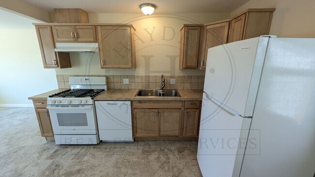 Building Photo - 2 bedroom 1 bath single level home