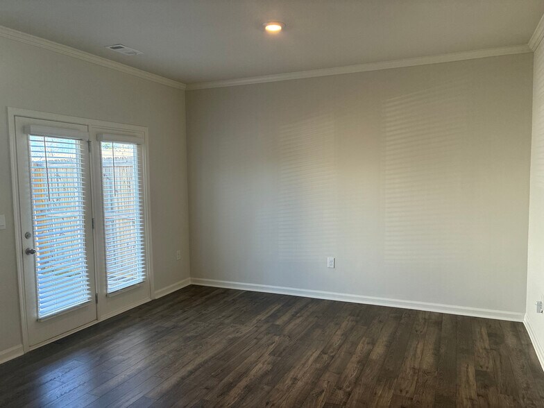 Building Photo - Room in Townhome on Poppy Ct