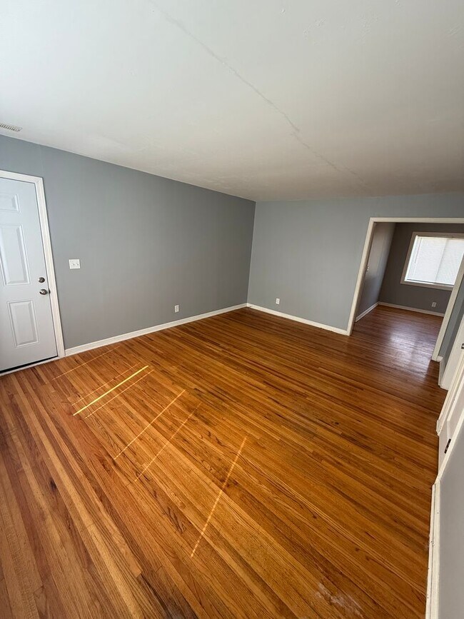 Building Photo - 638 S Woodlawn Blvd