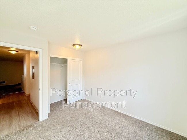 Building Photo - 3412 NE 66th Ave