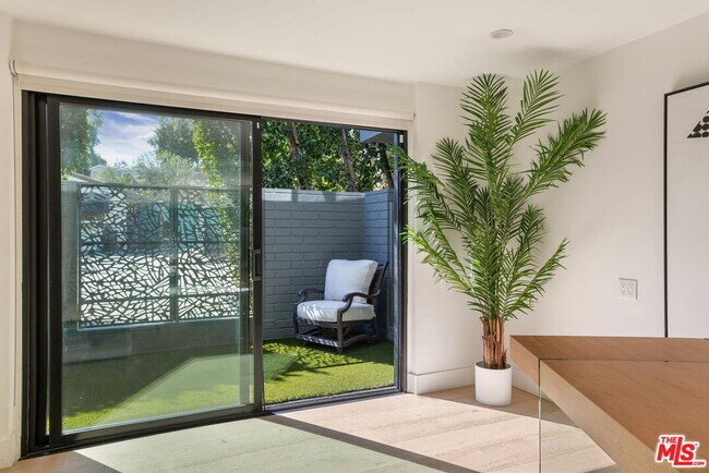 Building Photo - 344 Arno Way