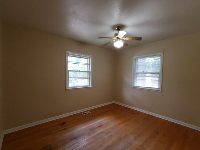 Building Photo - 1850 Dewsberry Pl