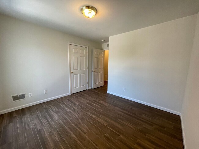 Building Photo - 8170 W Annsbury Cir