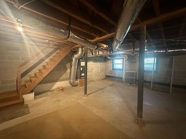 Building Photo - Charming 3-Bedroom, 2-Bath Home in Peacefu...