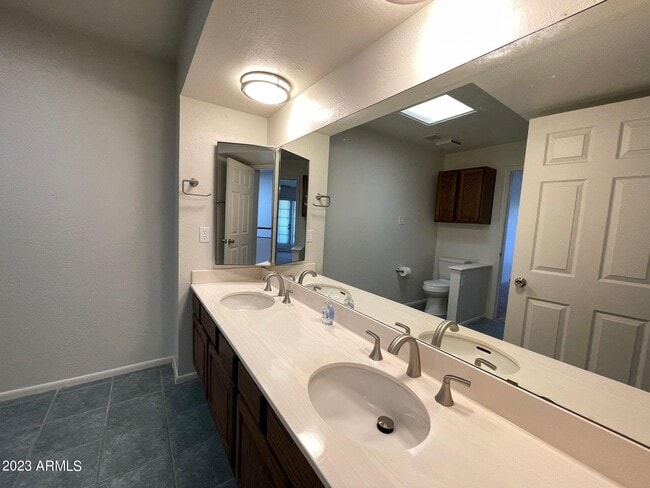 Building Photo - 2121 W Union Hills Dr
