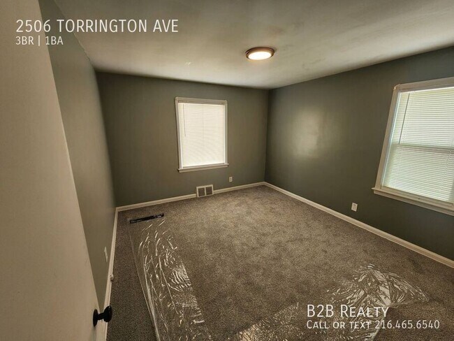 Building Photo - 2506 Torrington Ave