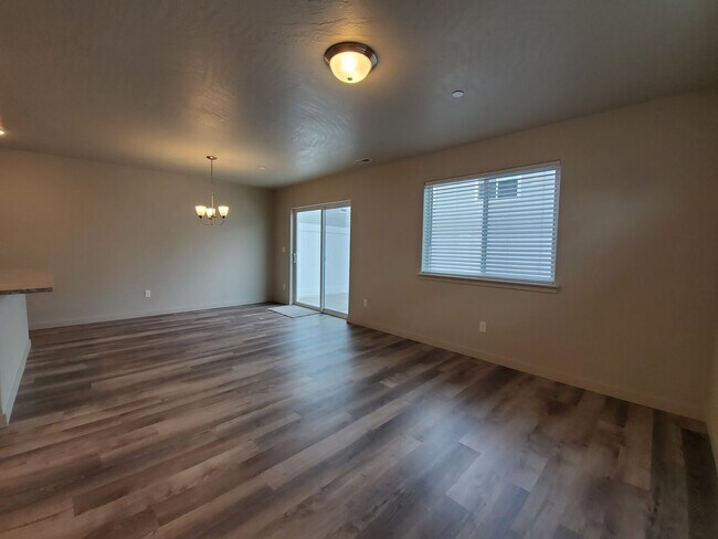 Building Photo - 5701al