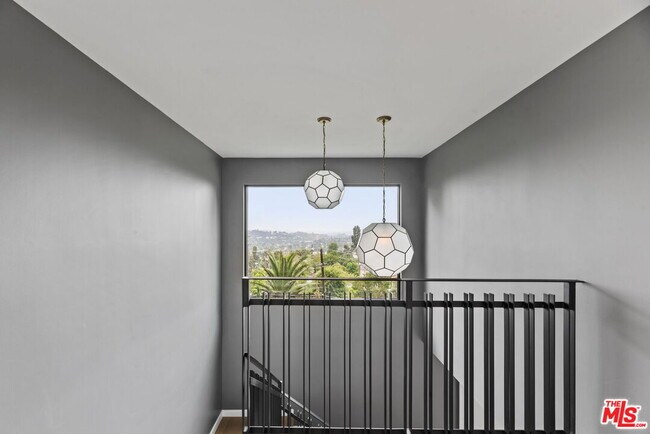 Building Photo - 105 Sequoia Dr