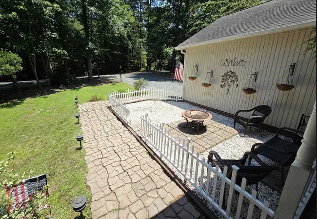 Building Photo - 1345 Ohio Ln