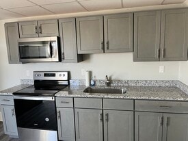 Building Photo - 556 Center Street