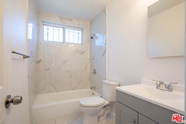 Building Photo - 241 W 84th St