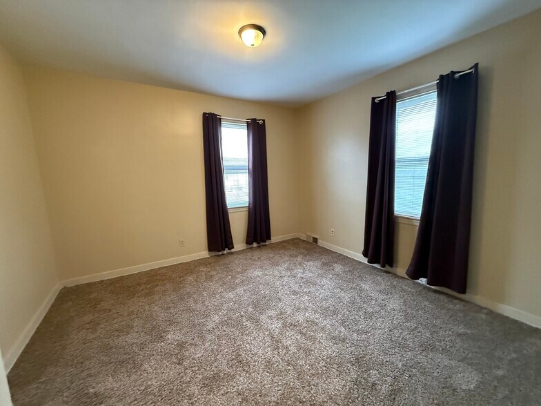 Building Photo - 215 Prospect Ave NE