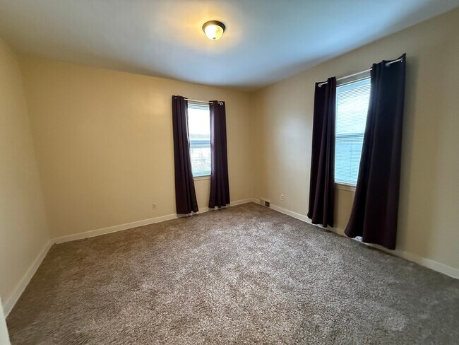 Building Photo - 215 Prospect Ave NE