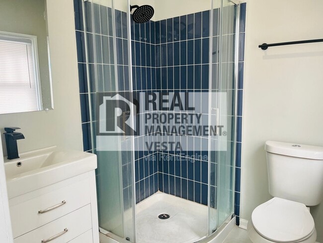 Building Photo - 1055 Walnut St