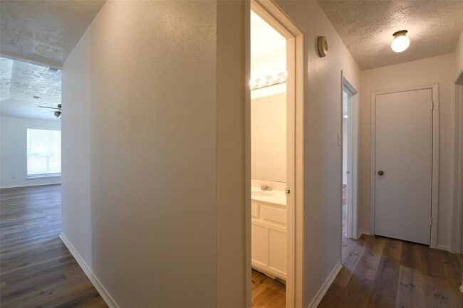 Building Photo - 18811 Pine Trace Ct