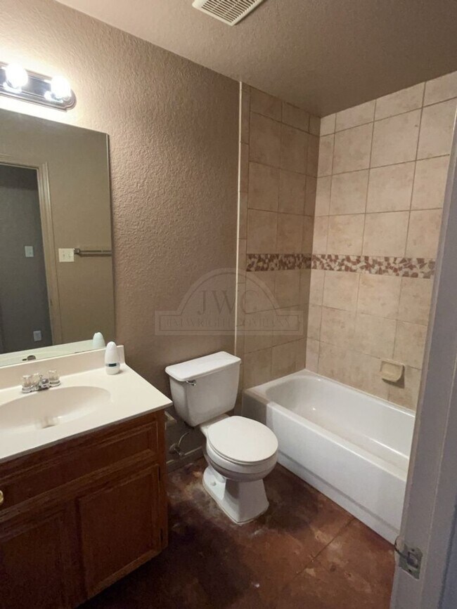 Building Photo - 1203 Cinch Dr