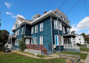 Building Photo - 570 Broad St