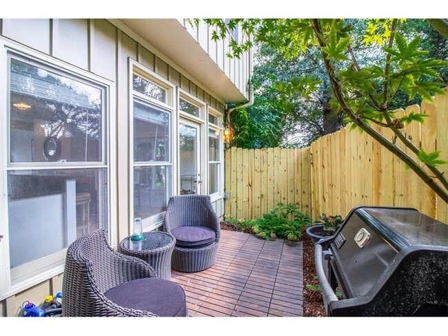 Building Photo - 1516 Howell Mill Rd NW