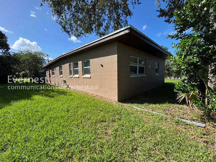 Building Photo - 116 Hope Cir