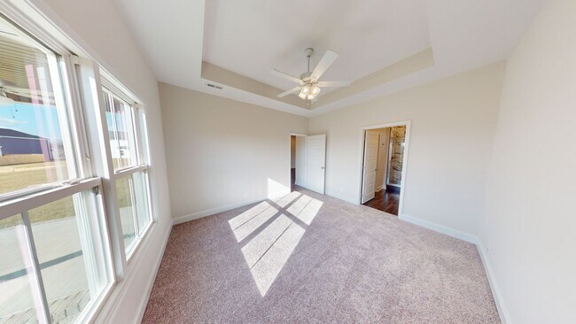 Building Photo - Modern Comfort, Great Location, and Pet-Fr...