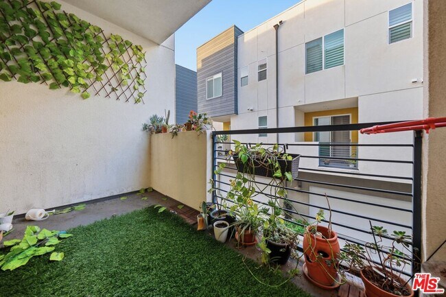 Building Photo - 807 Jade Pl.