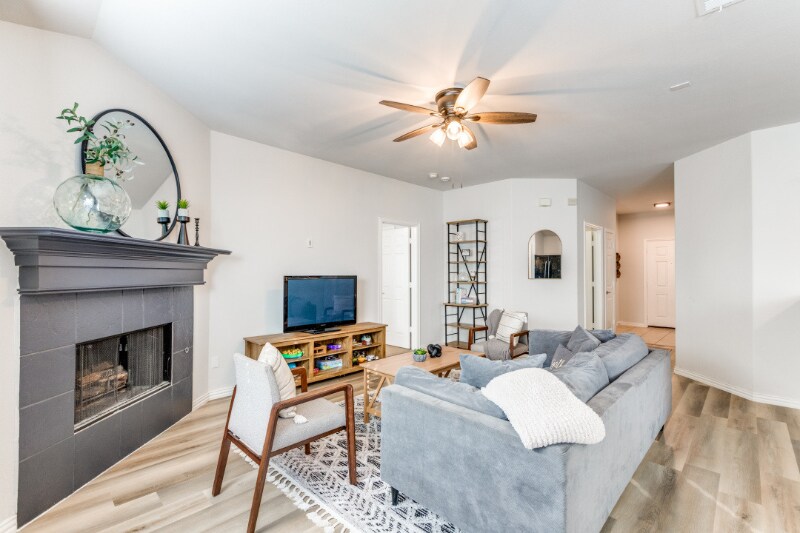 Building Photo - 8421 Green Ash Dr