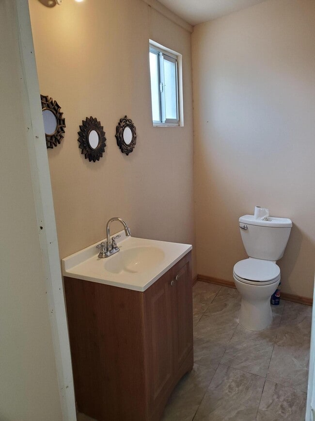 Building Photo - 14565 Hendrik Dr