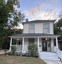 Building Photo - 114 NE Tuscawilla Ave