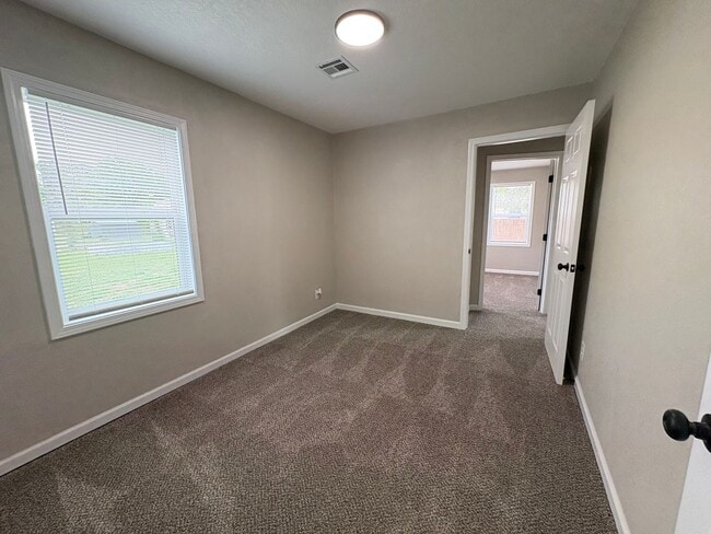 Building Photo - Don’t miss this opportunity! A Stylish Updated 4 Bedroom Home That’s Ready for You to Move Right In!