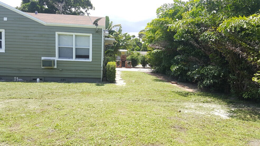 Building Photo - 1231 Longwood St