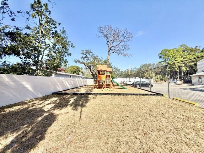 Building Photo - 7517 Pitch Pine Cir