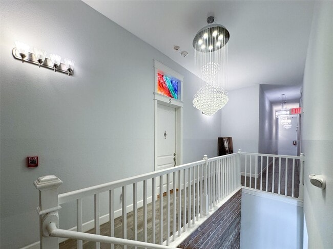 Building Photo - Downtown Loft