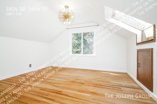 Building Photo - 3804 NE 94th St