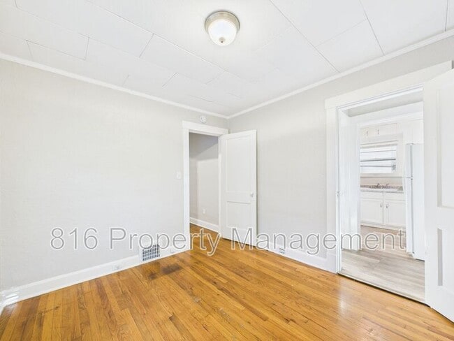 Building Photo - 6612 Park Ave E