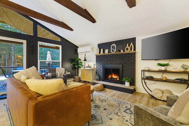 Building Photo - 3145 Ogontz Dr