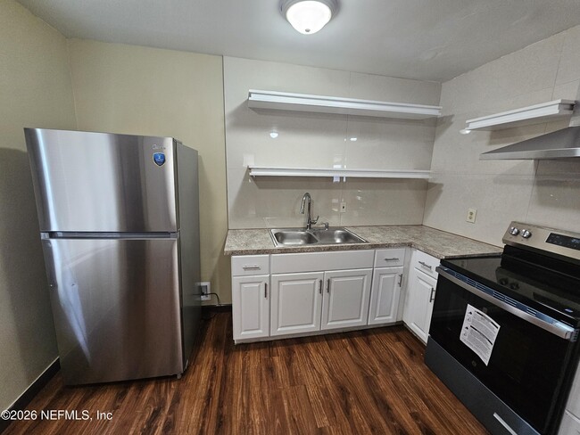 Building Photo - 444 Alder St