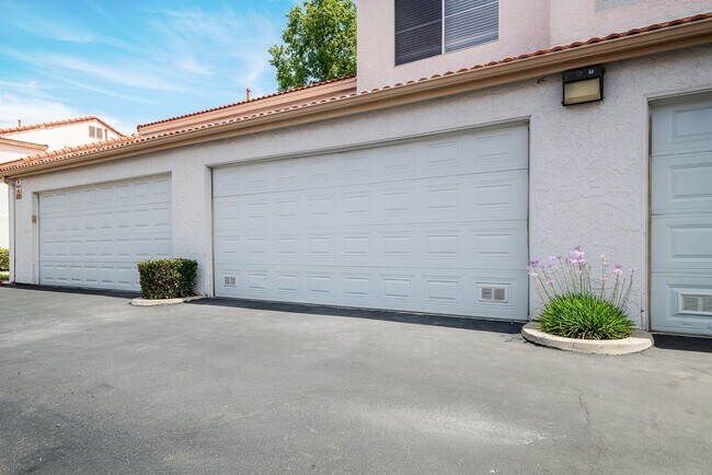 Building Photo - Rancho del Mar Townhomes Near the Temecula...