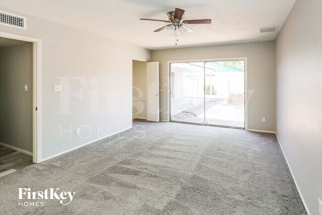 Building Photo - 5240 W Desert Cove Ave