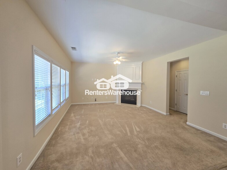 Building Photo - 2761 Autumn View Dr