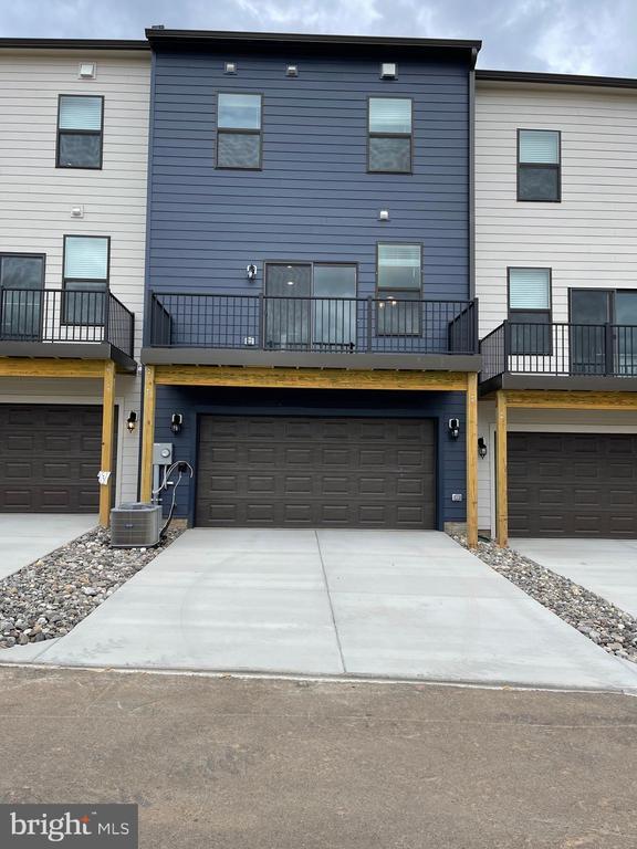 Building Photo - 572 Union St