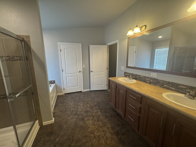 Building Photo - "Spacious 3-Bedroom Oasis with 2 Full Baths on Mount Rainier Ave, Las Vegas – Your Perfect Retrea...