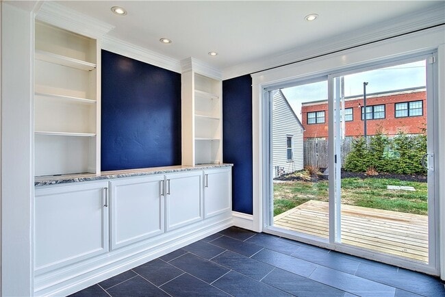 Building Photo - 11 Elmcroft Ave