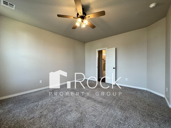 Building Photo - Spacious 3-Bedroom Home with Designer Kitc...