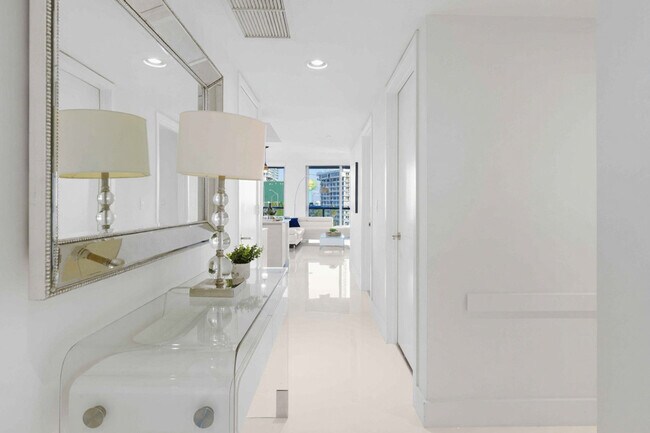 Building Photo - 2602 E Hallandale Beach Blvd