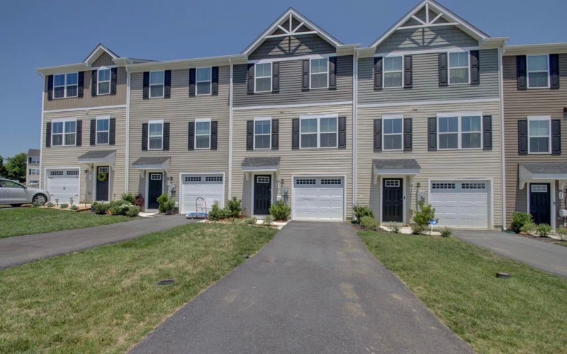 Primary Photo - 28 Sebago Pl