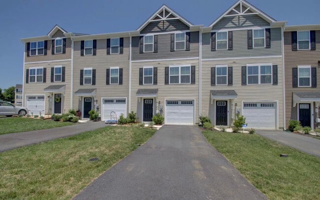 Building Photo - 28 Sebago Pl