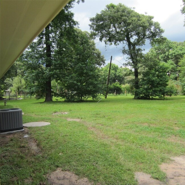 Building Photo - 18675 Ferne Dr