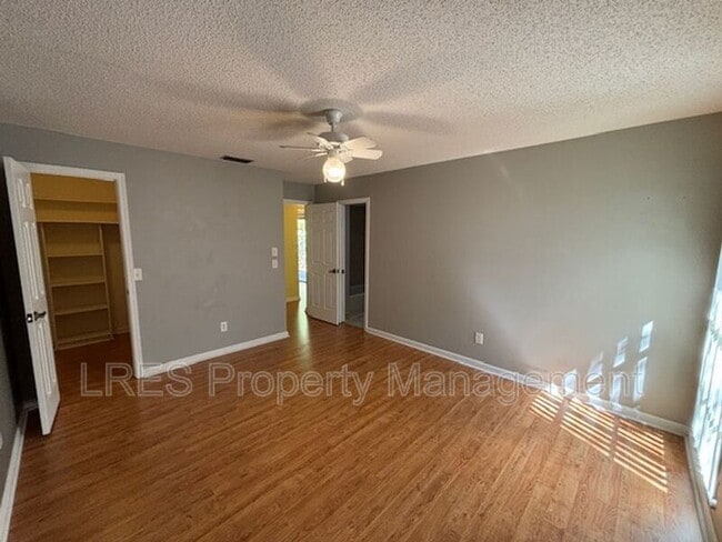 Building Photo - 1444 Forest Hills Dr