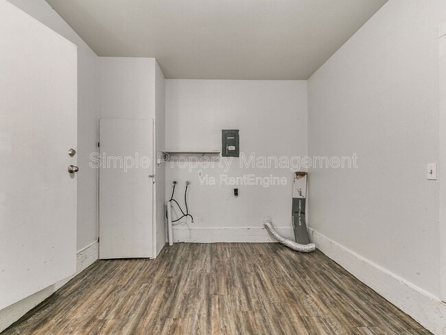 Building Photo - 9524 McIntosh Ave